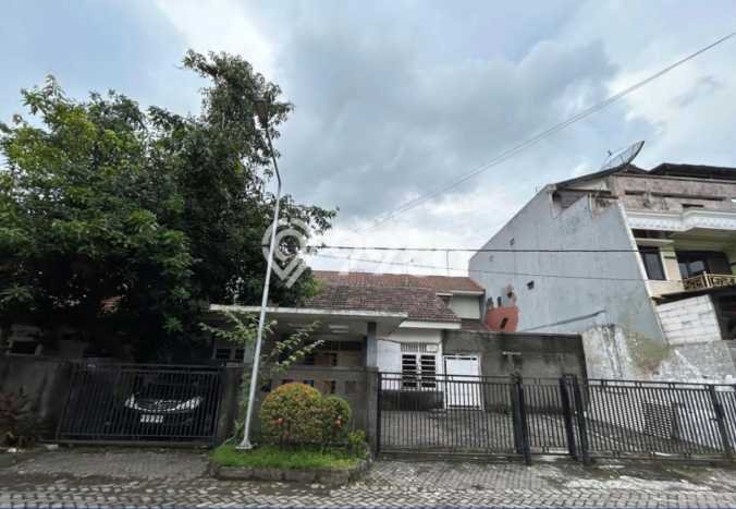 Dijual Rumah Premium dengan Fasilitas Sekitar Lengkap di Wonocolo, Surabaya Dijual Rumah Premium dengan Fasilitas Sekitar Lengkap di Wonocolo, Surabaya