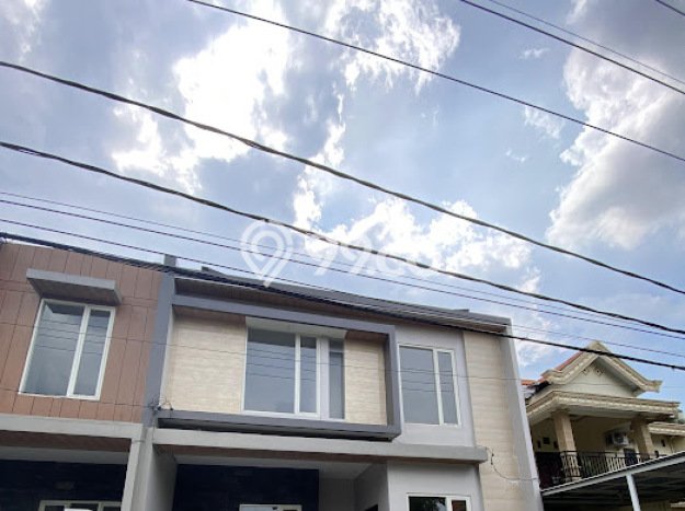Rumah Strategis Modern Lb 140m2 di Rungkut, Surabaya Rumah Strategis Modern Lb 140m2 di Rungkut, Surabaya