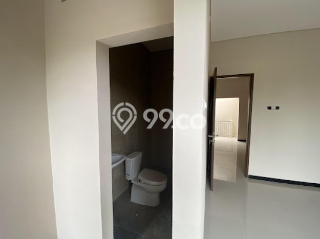 Rumah Strategis Modern Lb 140m2 di Rungkut, Surabaya Rumah Strategis Modern Lb 140m2 di Rungkut, Surabaya