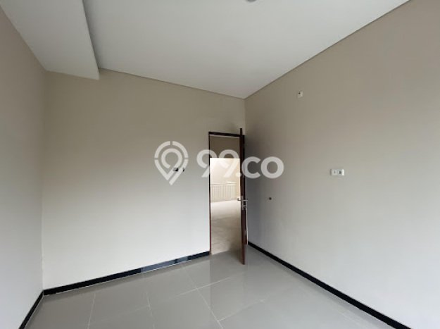 Rumah Strategis Modern Lb 140m2 di Rungkut, Surabaya Rumah Strategis Modern Lb 140m2 di Rungkut, Surabaya