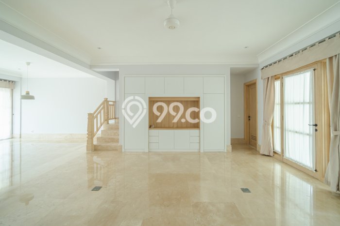 Rumah Disewakan Jakarta Selatan LT 260m2 LB 275m2 Area Kemang Rumah Disewakan Jakarta Selatan LT 260m2 LB 275m2 Area Kemang