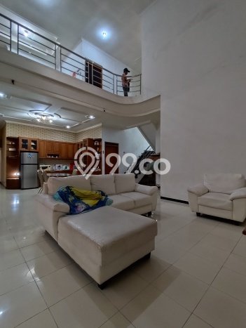 For Sale! Luxury House LT 255m2 Desain Elegan di Taman Kopo Indah For Sale! Luxury House LT 255m2 Desain Elegan di Taman Kopo Indah