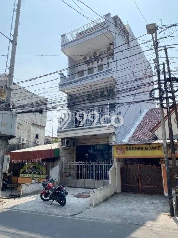 For Rent Ruko Strategis di Johar Baru, Luas 250m2m², Area Strategis For Rent Ruko Strategis di Johar Baru, Luas 250m2m², Area Strategis