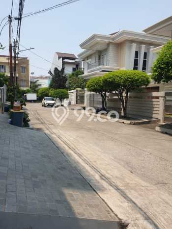 Rumah Elit LB 240m2 Siap Huni Desain Elegan di Pluit, Jakarta Utara Rumah Elit LB 240m2 Siap Huni Desain Elegan di Pluit, Jakarta Utara