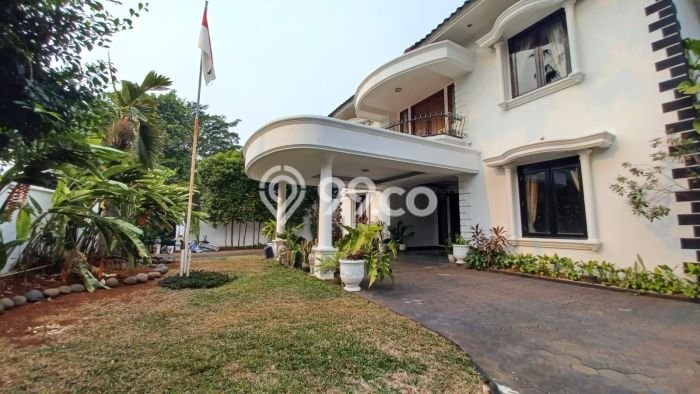Rumah Nyaman dengan Luas Bangunan 1800m² di Lokasi Jati Padang, Jakarta Selatan Rumah Nyaman dengan Luas Bangunan 1800m² di Lokasi Jati Padang, Jakarta Selatan