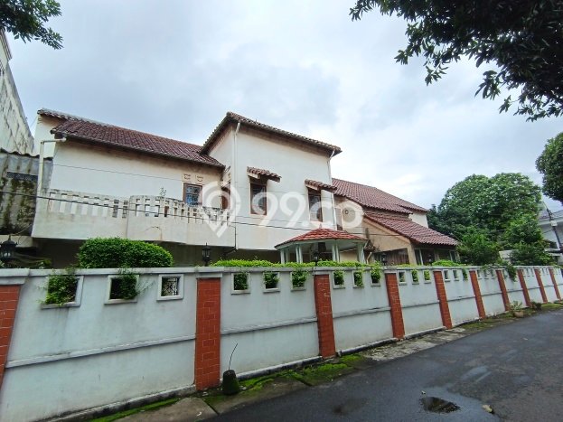 Ready to Use! Premium House LT 468m2 Desain Modern di Cipete Ready to Use! Premium House LT 468m2 Desain Modern di Cipete