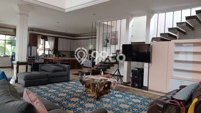 Rumah Nyaman dengan Luas Bangunan 1800m² di Lokasi Jati Padang, Jakarta Selatan Rumah Nyaman dengan Luas Bangunan 1800m² di Lokasi Jati Padang, Jakarta Selatan