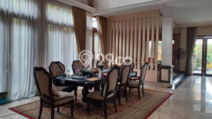 Rumah Nyaman dengan Luas Bangunan 1800m² di Lokasi Jati Padang, Jakarta Selatan Rumah Nyaman dengan Luas Bangunan 1800m² di Lokasi Jati Padang, Jakarta Selatan