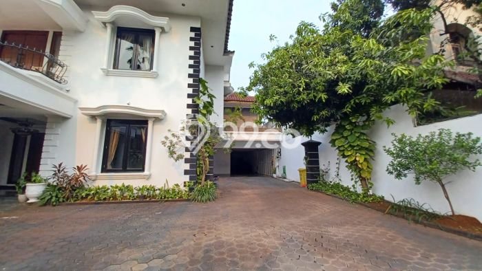 Rumah Nyaman dengan Luas Bangunan 1800m² di Lokasi Jati Padang, Jakarta Selatan Rumah Nyaman dengan Luas Bangunan 1800m² di Lokasi Jati Padang, Jakarta Selatan