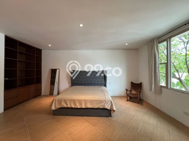 Disewakan! Rumah 5 Kamar Tidur &
4 Kamar Mandi di Senayan, Jakarta Selatan Disewakan! Rumah 5 Kamar Tidur &
4 Kamar Mandi di Senayan, Jakarta Selatan
