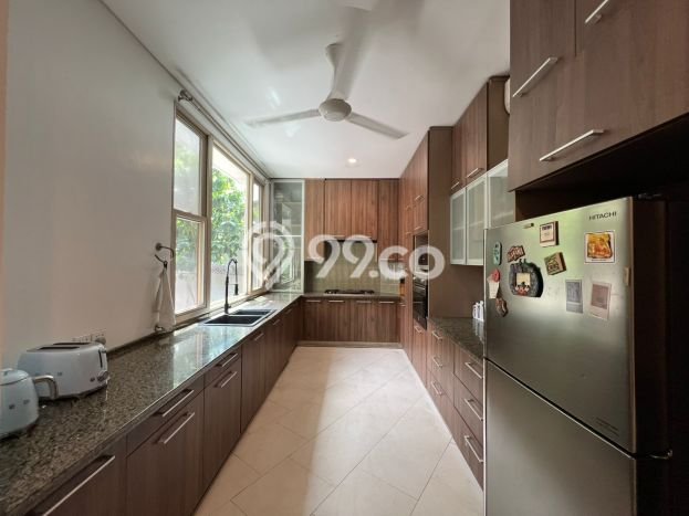 Disewakan! Rumah 5 Kamar Tidur &
4 Kamar Mandi di Senayan, Jakarta Selatan Disewakan! Rumah 5 Kamar Tidur &
4 Kamar Mandi di Senayan, Jakarta Selatan