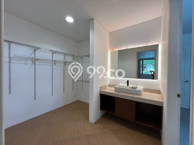 Disewakan! Rumah 5 Kamar Tidur &
4 Kamar Mandi di Senayan, Jakarta Selatan Disewakan! Rumah 5 Kamar Tidur &
4 Kamar Mandi di Senayan, Jakarta Selatan