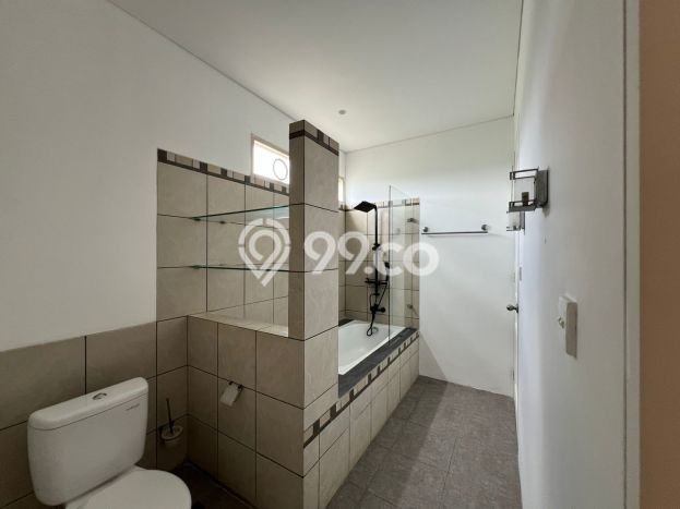 Disewakan! Rumah 5 Kamar Tidur &
4 Kamar Mandi di Senayan, Jakarta Selatan Disewakan! Rumah 5 Kamar Tidur &
4 Kamar Mandi di Senayan, Jakarta Selatan