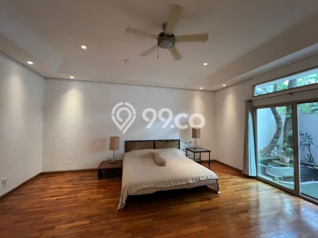 Disewakan! Rumah 5 Kamar Tidur &
4 Kamar Mandi di Senayan, Jakarta Selatan Disewakan! Rumah 5 Kamar Tidur &
4 Kamar Mandi di Senayan, Jakarta Selatan