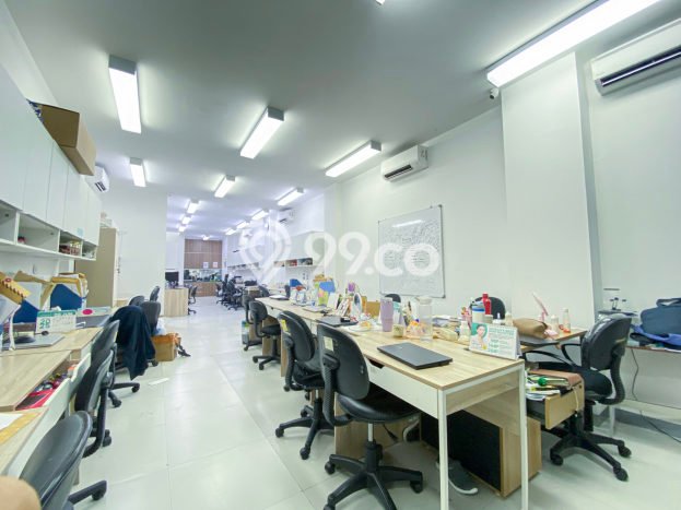 Area Ramai! Ruko Dijual di Tanah Abang untuk Bisnis Luas Bangunan 525m2 Area Ramai! Ruko Dijual di Tanah Abang untuk Bisnis Luas Bangunan 525m2