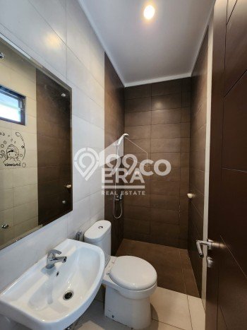 Dijual Hunian Rumah Terawat 4 Kamar di Summarecon Bekasi, Bekasi Dijual Hunian Rumah Terawat 4 Kamar di Summarecon Bekasi, Bekasi