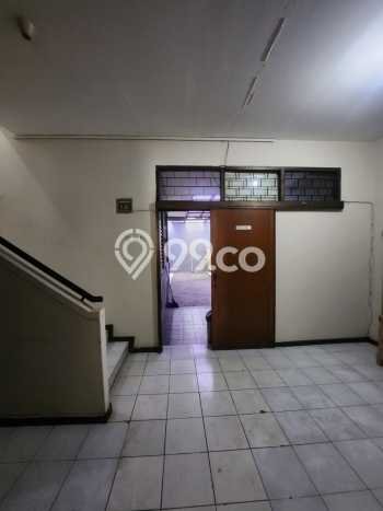 Unit Ruko Paling Strategis di Batununggal Bandung dengan LB 300m2 Unit Ruko Paling Strategis di Batununggal Bandung dengan LB 300m2