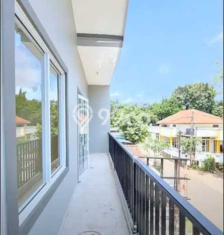 Rumah Strategis Minimalis Lb 180m2 di BSD, Tangerang Selatan Rumah Strategis Minimalis Lb 180m2 di BSD, Tangerang Selatan