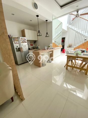 Hunian Mewah LB 350m2 Siap Huni Desain Elegan di Bintaro, Tangerang Selatan Hunian Mewah LB 350m2 Siap Huni Desain Elegan di Bintaro, Tangerang Selatan