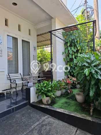 For Sale Rumah 4 Kamar Lokasi Strategis Nyaman dan Strategis di BSD For Sale Rumah 4 Kamar Lokasi Strategis Nyaman dan Strategis di BSD