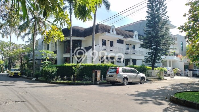 Rumah Luxury di Tangerang Selatan Lokasi Strategis Kondisi Baik Rumah Luxury di Tangerang Selatan Lokasi Strategis Kondisi Baik