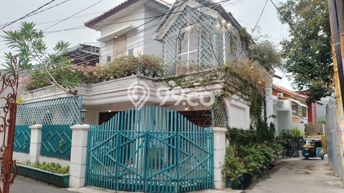 Siap Huni Rumah Mewah 5 Kamar di Tebet Dekat ke Mana Pun Siap Huni Rumah Mewah 5 Kamar di Tebet Dekat ke Mana Pun