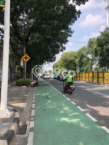 Unit Komersial Dijual di Tebet Jakarta Selatan Luas Tanah 265m2, Luas Bangunan 159m2 Unit Komersial Dijual di Tebet Jakarta Selatan Luas Tanah 265m2, Luas Bangunan 159m2