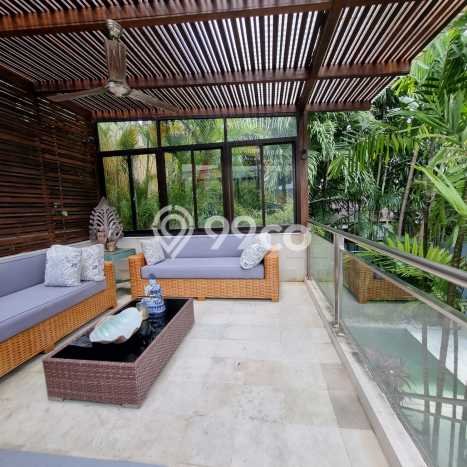 Rumah Mewah LB 200m2 Siap Pakai Desain Elegan di Seminyak, Badung Rumah Mewah LB 200m2 Siap Pakai Desain Elegan di Seminyak, Badung