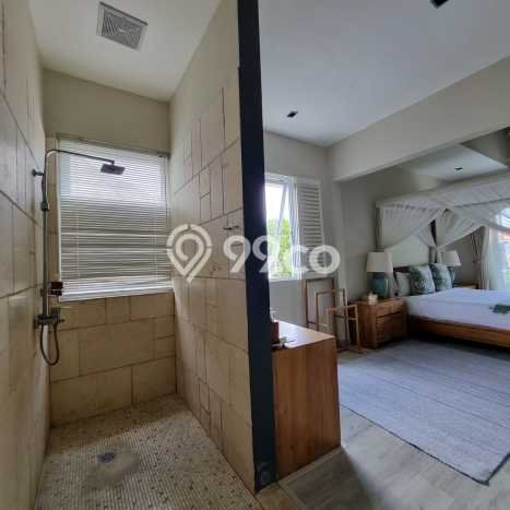 Rumah Mewah LB 200m2 Siap Pakai Desain Elegan di Seminyak, Badung Rumah Mewah LB 200m2 Siap Pakai Desain Elegan di Seminyak, Badung