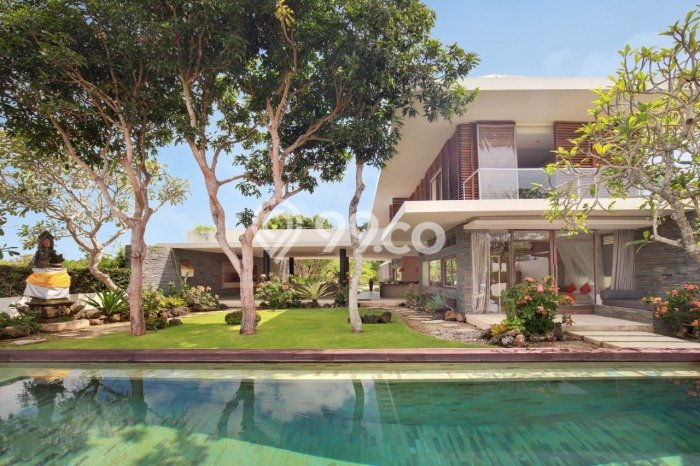 For Sale! Luxury House LT 1000m2 Desain Modern di Balangan For Sale! Luxury House LT 1000m2 Desain Modern di Balangan