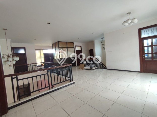 Rumah Mewah LB 415m2 Siap Pakai Desain Elegan di Gatot Subroto, Denpasar Rumah Mewah LB 415m2 Siap Pakai Desain Elegan di Gatot Subroto, Denpasar
