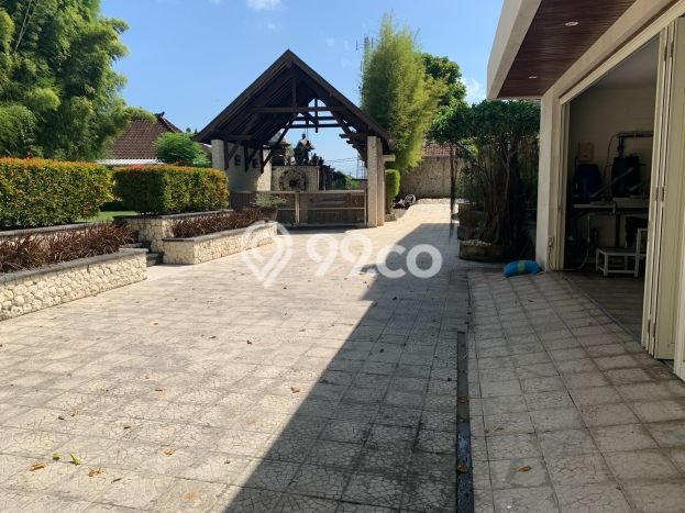 Rumah Mewah LB 630m2 Siap Huni Desain Elegan di Ungasan, Badung Rumah Mewah LB 630m2 Siap Huni Desain Elegan di Ungasan, Badung