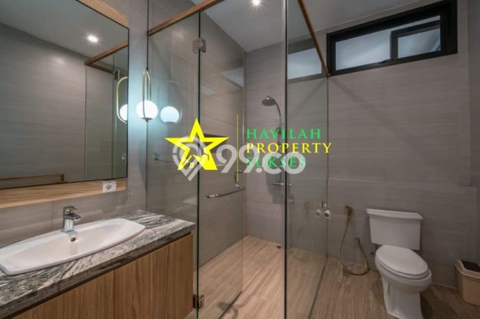 Rumah Mewah LB 500m2 Siap Huni Desain Elegan di Kerobokan, Badung Rumah Mewah LB 500m2 Siap Huni Desain Elegan di Kerobokan, Badung