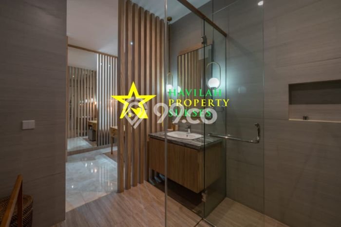 Rumah Mewah LB 500m2 Siap Huni Desain Elegan di Kerobokan, Badung Rumah Mewah LB 500m2 Siap Huni Desain Elegan di Kerobokan, Badung