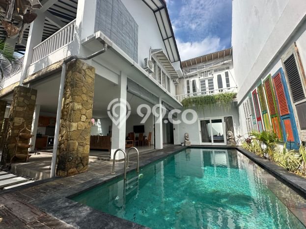 Rumah Elit LB 233m2 Siap Huni Desain Elegan di Umalas, Badung Rumah Elit LB 233m2 Siap Huni Desain Elegan di Umalas, Badung