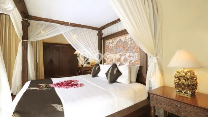 Hunian Mewah LB 1300m2 Siap Huni Desain Elegan di Seminyak, Badung Hunian Mewah LB 1300m2 Siap Huni Desain Elegan di Seminyak, Badung