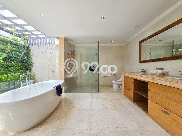 Ready to Use! Luxury House LT 800m2 Desain Modern di Kerobokan Ready to Use! Luxury House LT 800m2 Desain Modern di Kerobokan