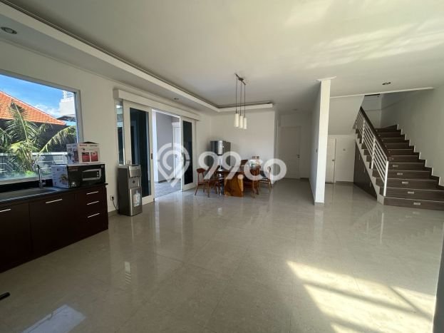 Rumah Mewah LB 400m2 Siap Huni Desain Elegan di Gatot Subroto, Denpasar Rumah Mewah LB 400m2 Siap Huni Desain Elegan di Gatot Subroto, Denpasar