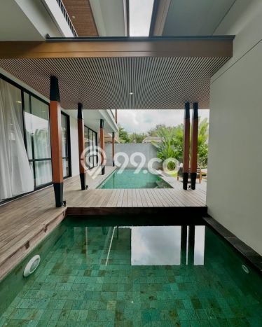 HUNIAN BERKELAS! Rumah Premium , Badung, LT 400m2m² Luas Bangunan 250m2m² HUNIAN BERKELAS! Rumah Premium , Badung, LT 400m2m² Luas Bangunan 250m2m²