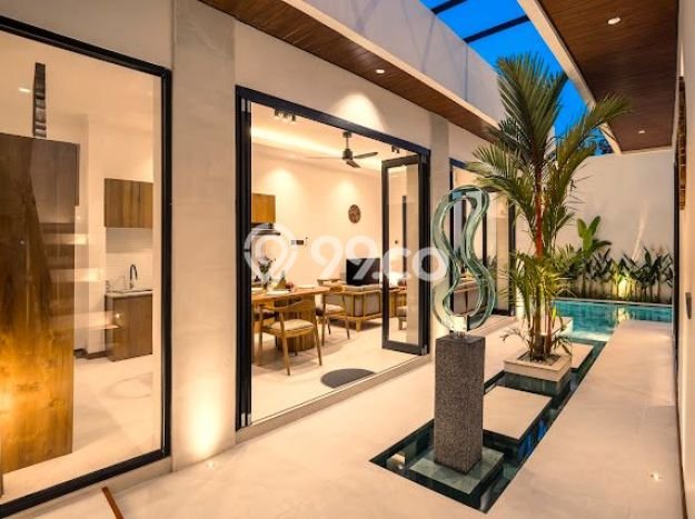 Rumah Mewah LB 190m2 Siap Pakai Desain Elegan di Kerobokan, Badung Rumah Mewah LB 190m2 Siap Pakai Desain Elegan di Kerobokan, Badung