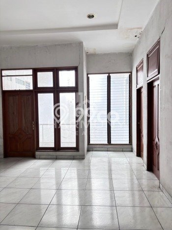 Rumah Luxury Modern Siap Huni di Puri Indah Jakarta Barat Rumah Luxury Modern Siap Huni di Puri Indah Jakarta Barat