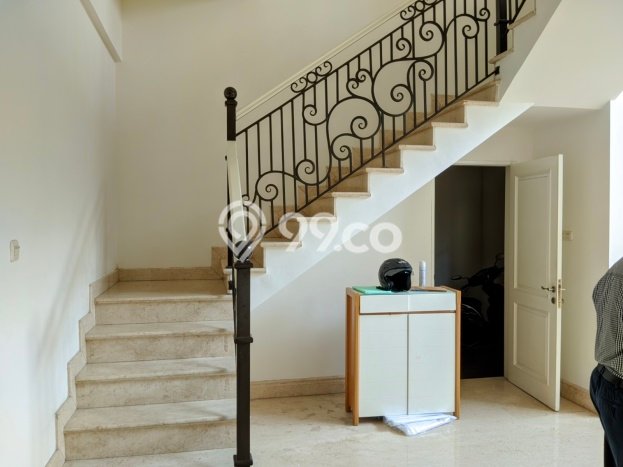 Rumah Elit Modern Tanpa Renovasi di Pondok Indah Jakarta Selatan Rumah Elit Modern Tanpa Renovasi di Pondok Indah Jakarta Selatan