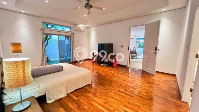 Hunian Modern Disewakan di SCBD Jakarta Selatan 5 KT & 4 KM Hunian Modern Disewakan di SCBD Jakarta Selatan 5 KT & 4 KM