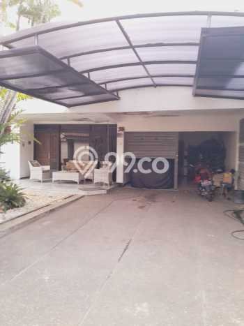 Ready to Use! Luxury House LT 921m2 Desain Elegan di Kemang Ready to Use! Luxury House LT 921m2 Desain Elegan di Kemang