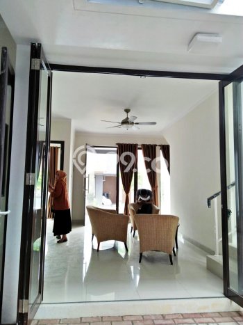 Hunian Mewah LB 161m2 Siap Huni Desain Elegan di Bintaro, Tangerang Selatan Hunian Mewah LB 161m2 Siap Huni Desain Elegan di Bintaro, Tangerang Selatan