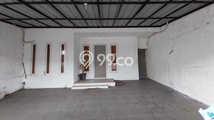 Disewakan! Rumah 4 Kamar Tidur &
3 Kamar Mandi di Lebak Bulus, Jakarta Selatan Disewakan! Rumah 4 Kamar Tidur &
3 Kamar Mandi di Lebak Bulus, Jakarta Selatan