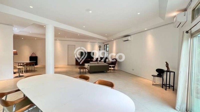 Hunian Modern Disewakan di SCBD Jakarta Selatan 5 KT & 4 KM Hunian Modern Disewakan di SCBD Jakarta Selatan 5 KT & 4 KM