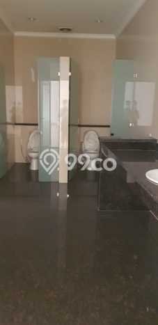 Unit Komersial Dijual di Surabaya LT 800m2 & LB 1500m2 Unit Komersial Dijual di Surabaya LT 800m2 & LB 1500m2