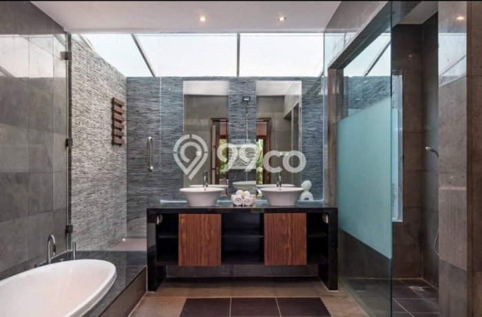 Rumah Eksklusif Dijual LT 445m2 di Seminyak, Badung Rumah Eksklusif Dijual LT 445m2 di Seminyak, Badung