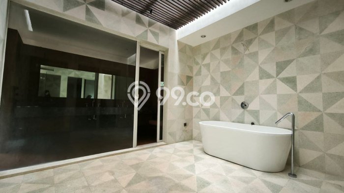 SPECIAL LISTING! Rumah area Jati Padang, 4 KM, Dekat Pusat Kota, Luas 804m2m² Bangunan 314m2m² SPECIAL LISTING! Rumah area Jati Padang, 4 KM, Dekat Pusat Kota, Luas 804m2m² Bangunan 314m2m²